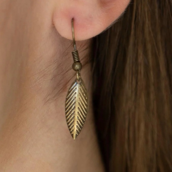 PAPARAZZI Canopy Cruise Boho Brass Whimsical Copper Feather Earring Necklace Set - Picture 2 of 4